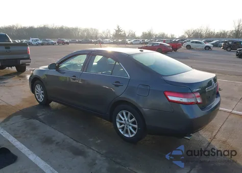 2010 Toyota Camry Xle V6 z USA, uszkodzony, nr VIN 4T1BK3EK3AU111209
